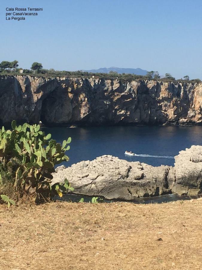 泰拉西尼Casa Vacanze La Pergola@别墅 外观 照片