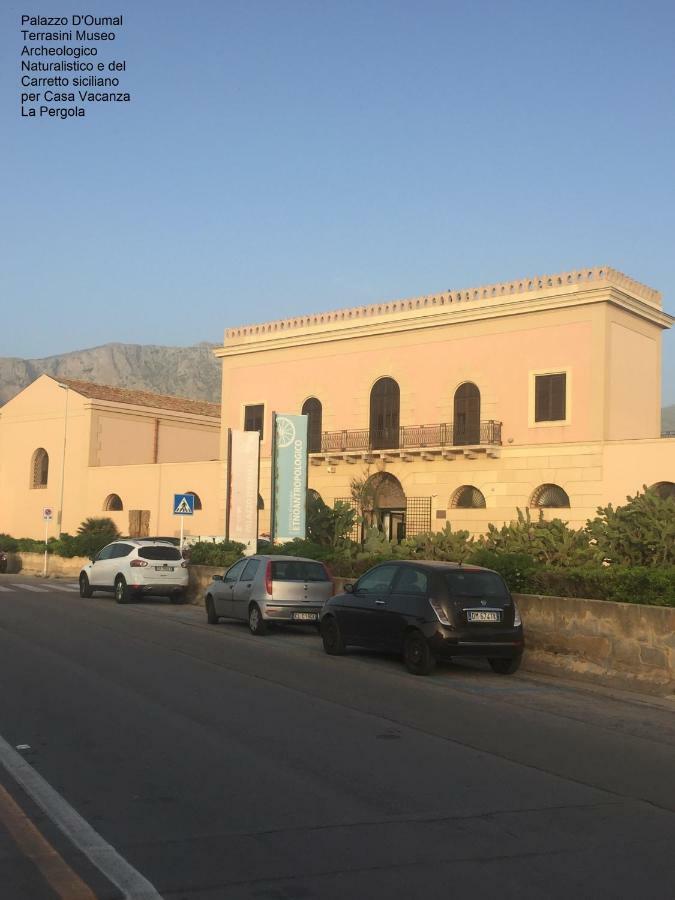 泰拉西尼Casa Vacanze La Pergola@别墅 外观 照片