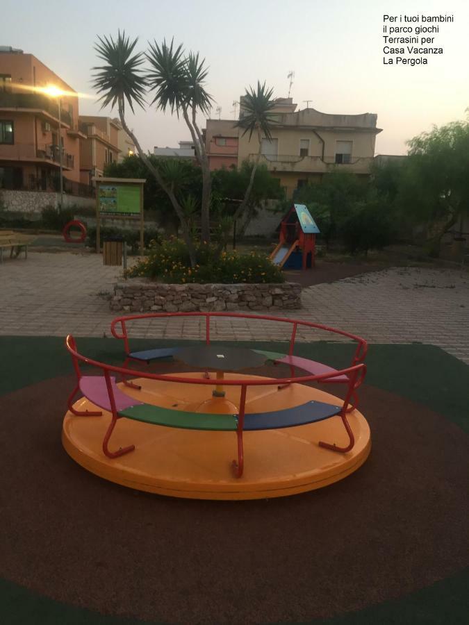 泰拉西尼Casa Vacanze La Pergola@别墅 外观 照片
