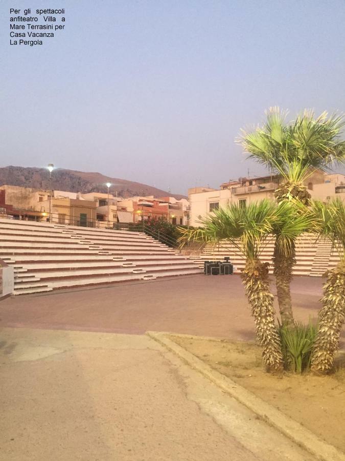 泰拉西尼Casa Vacanze La Pergola@别墅 外观 照片