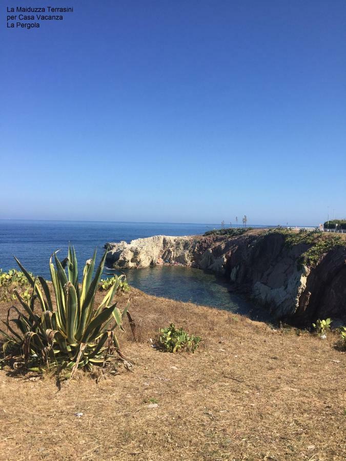 泰拉西尼Casa Vacanze La Pergola@别墅 外观 照片